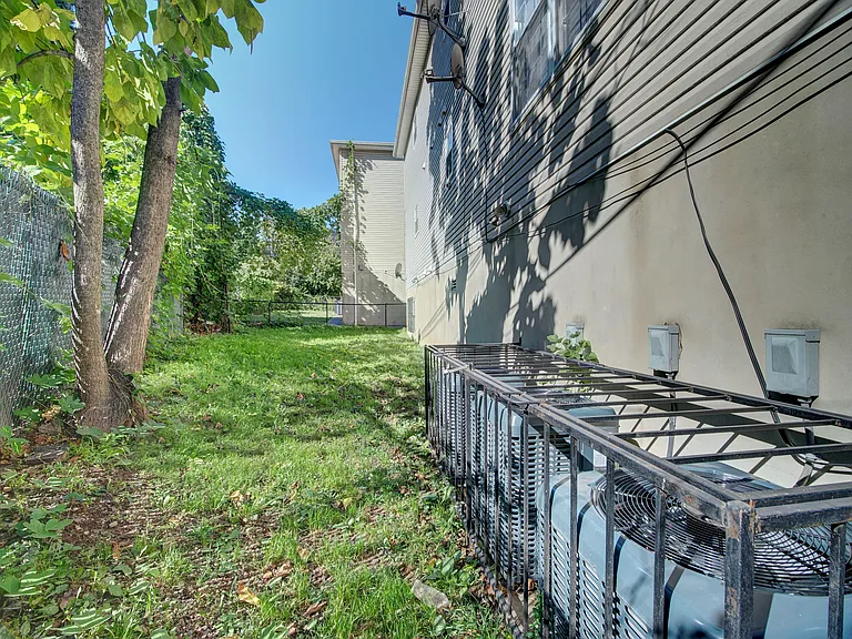22-24 Avon Ave #1 — Photo 11