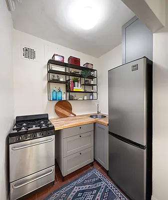 Sold by Realty Collective | media 5