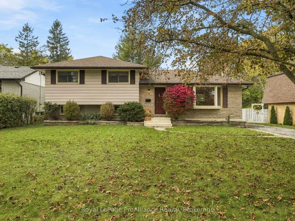12 Thorncliffe Dr, Belleville, ON K8P 4L4