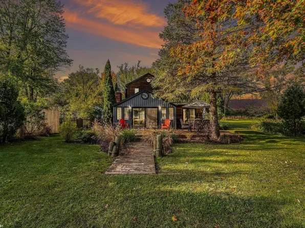 133 Beaureguard St, Harsens Island, MI 48028