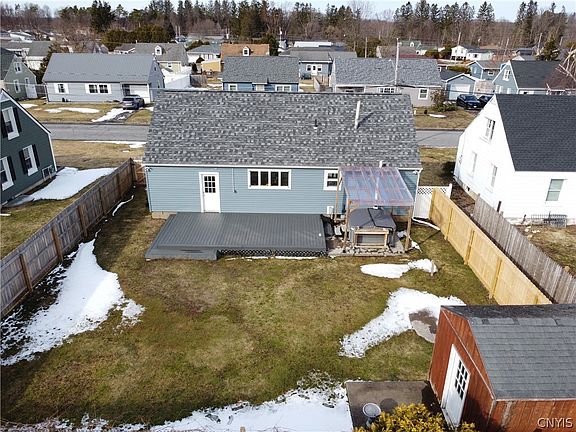 2nd image of 120 Lyndale Dr