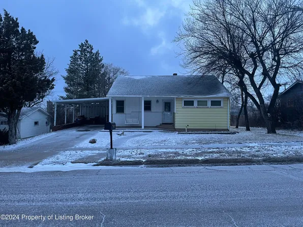 109 6th St N, Hettinger, ND 58639