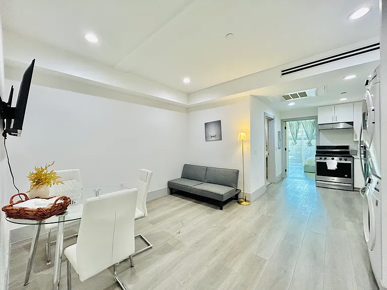 14954 Sherman Way #105 — Photo 24