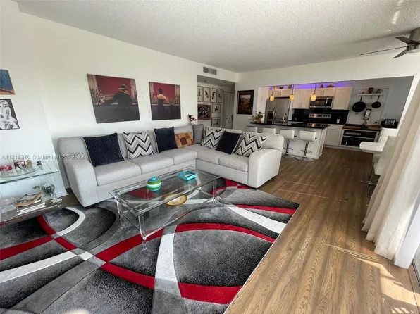 4330 Hillcrest Dr APT 610, Hollywood, FL 33021