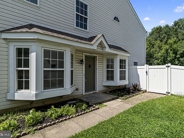 124 Buckingham Way — Photo 35