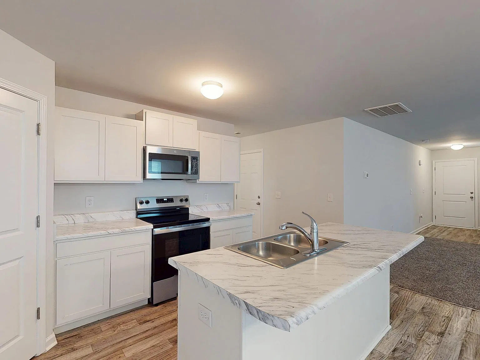 3 bed, 2.5 bath, 1824 sqft, $1,895 — Photo 4
