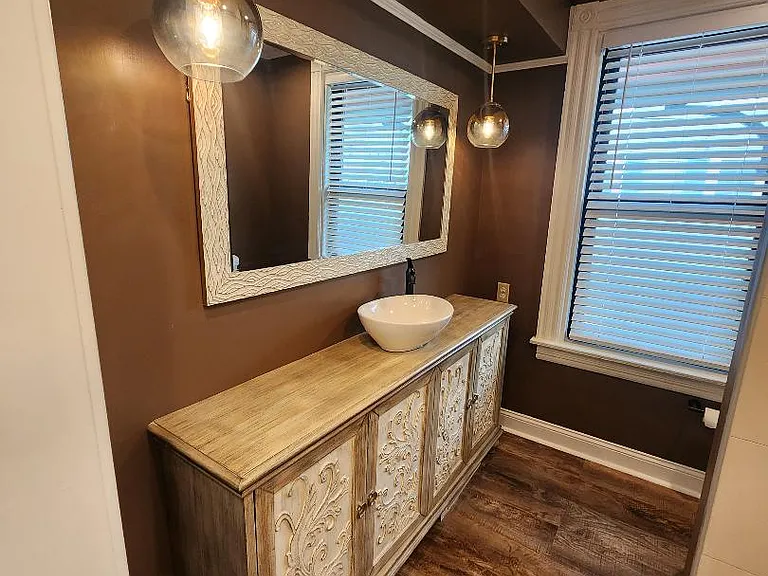 Full Bathroom