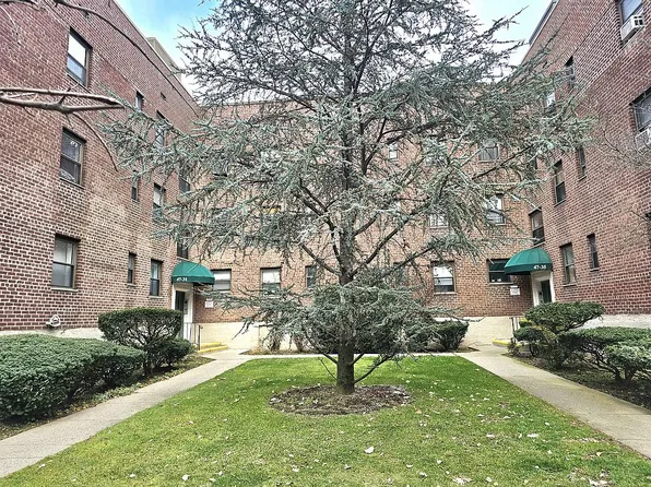 4731 216th St APT 3B, Bayside, NY 11361