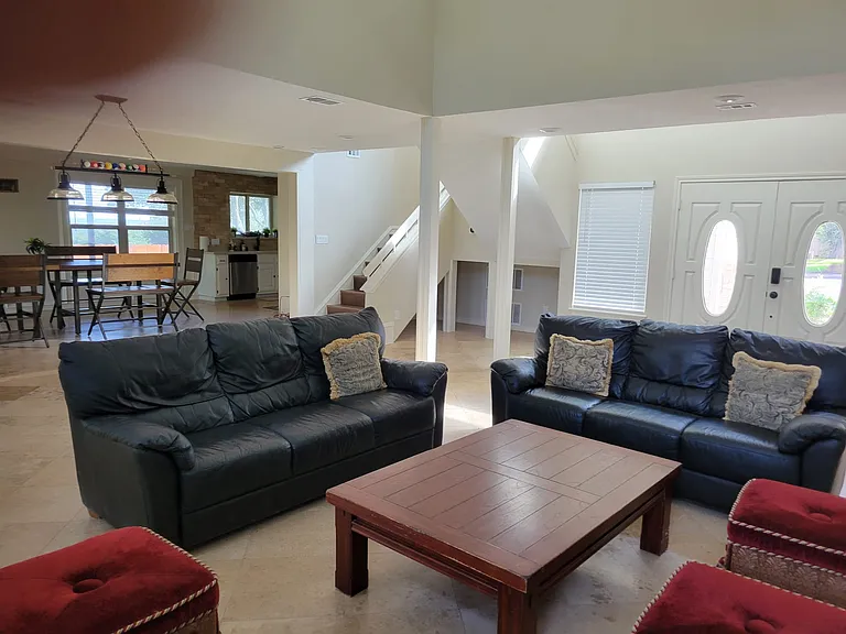 1407 Bay Hill Dr — Photo 3