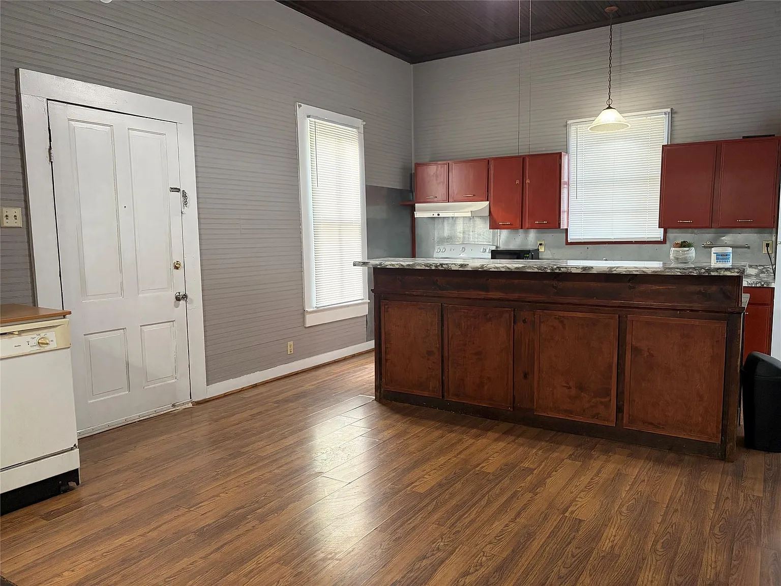 2 bed, 1.0 bath, 1200 sqft, $1,300 — Photo 4