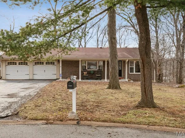 557 Happy Ct, Ballwin, MO 63011