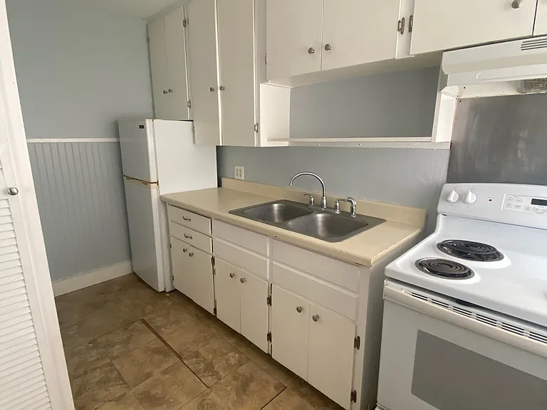 653 Robinson St #4 — Photo 15