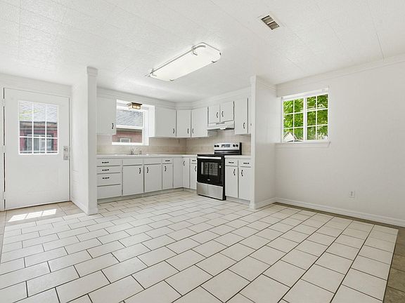 5th image of 366 Maestes St
