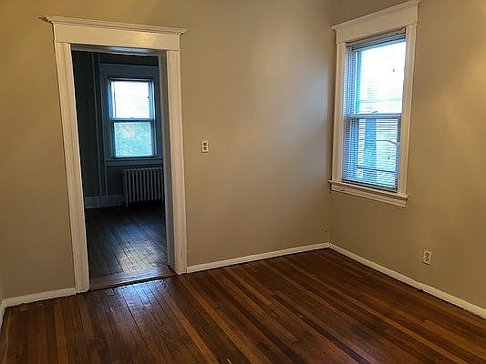 4th image of 57 Parkinson Ave Floor 1