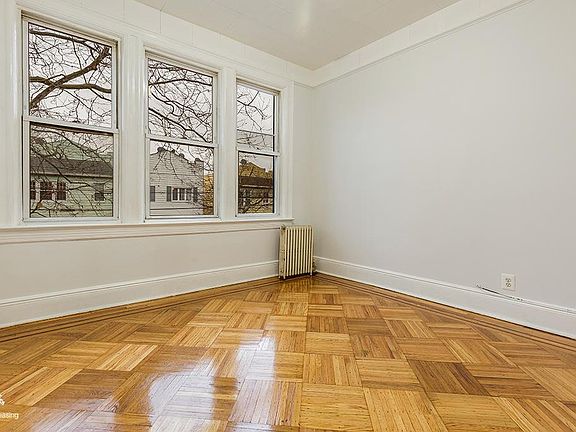 5th image of 118 Clarke Ave #2