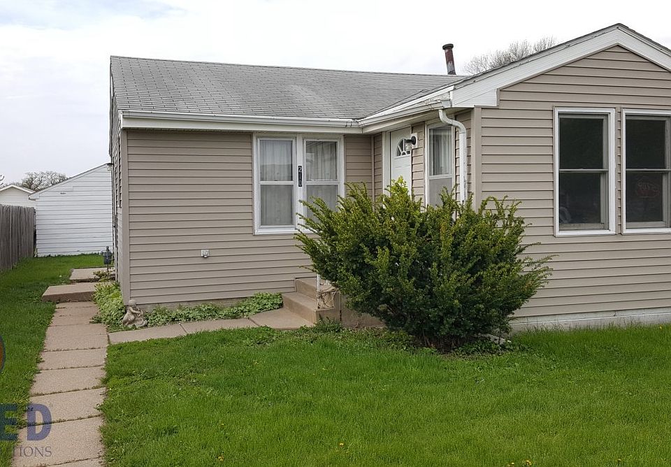 1st image of 210 W 19th St