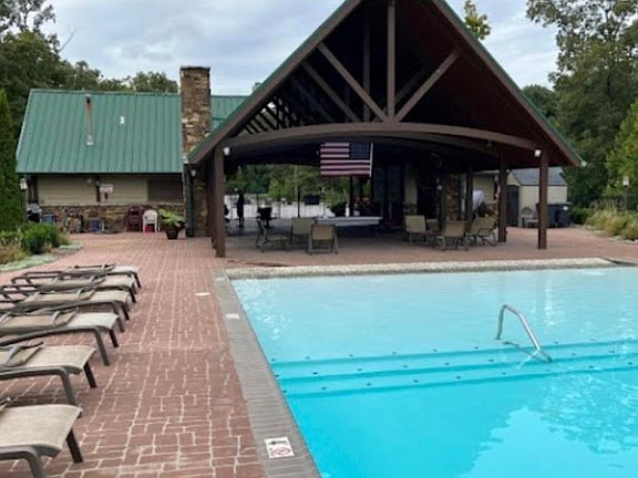 4th image of 147 & 148 Centerview Rd