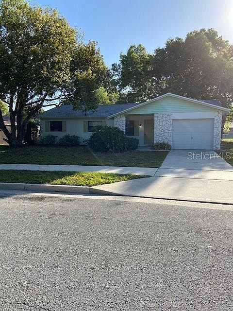 1st image of 305 Helena Ct
