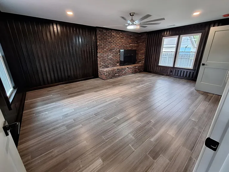 386 Holmes Cir — Photo 15