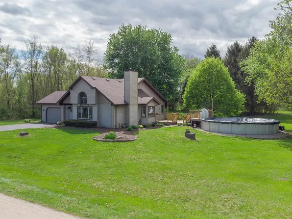 4973 E Lawnside Dr, Byron, IL 61010