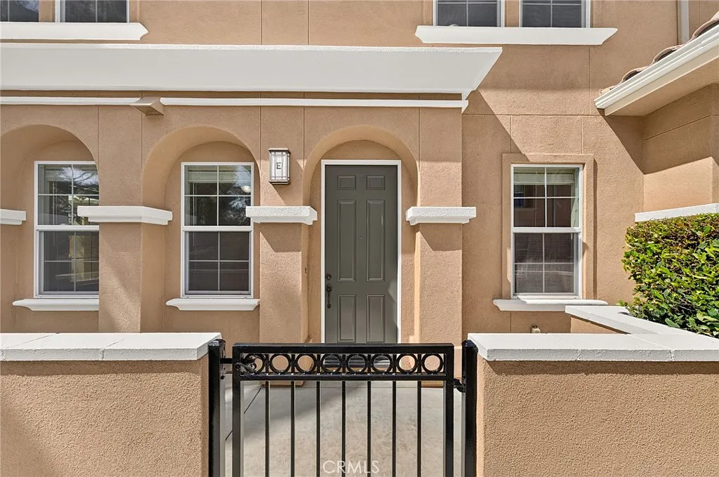 2 bed, 2.5 bath, 1463 sqft, $3,400 — Photo 3