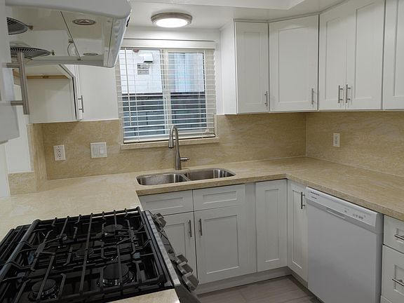 4th image of 125 Eldorado St #A