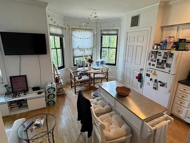 2 bed, 1.0 bath, 578 sqft, $3,900 — Photo 2
