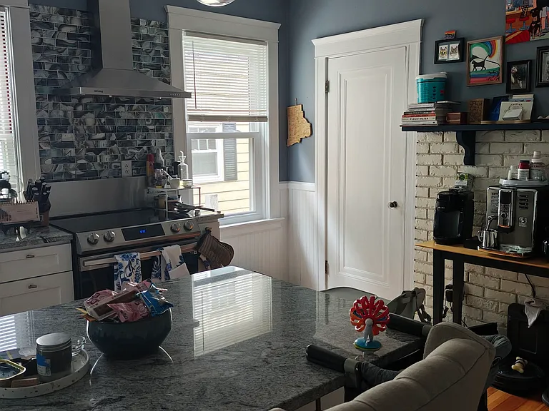 29 Roslyn Ave — Photo 49