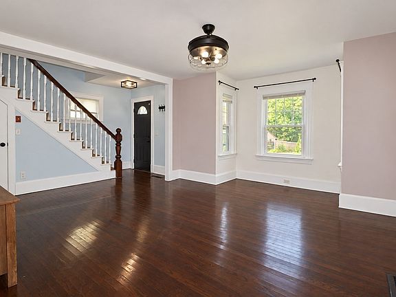 5th image of 899 S Franklin St