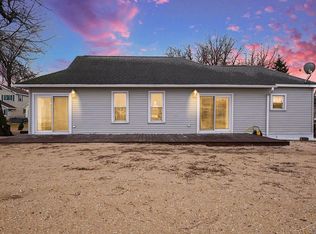 667 Bay Rd, Bay City, MI 48706
