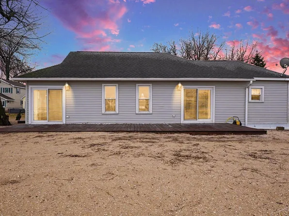 667 Bay Rd, Bay City, MI 48706