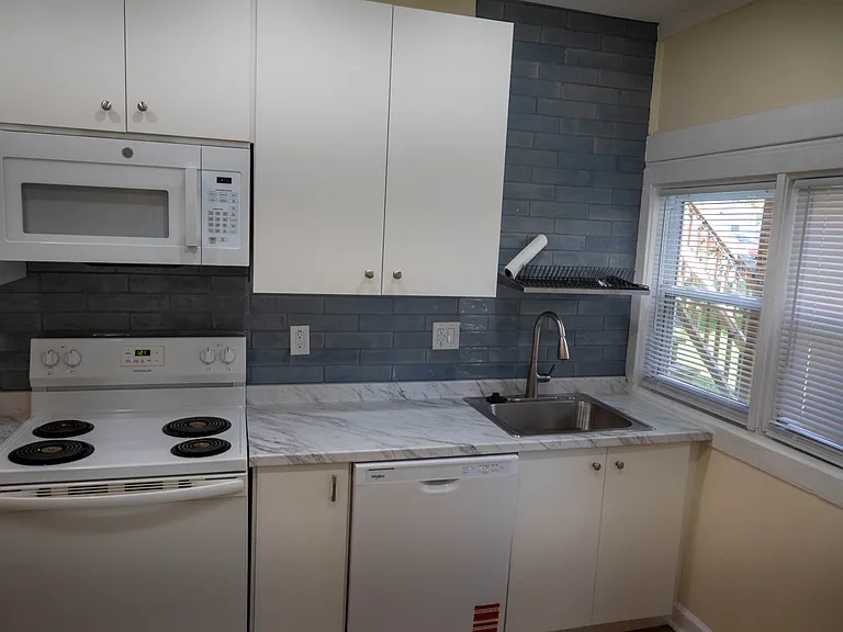 901 View St #D — Photo 13