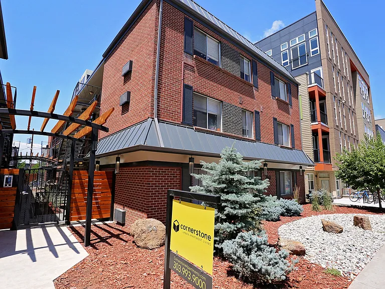 Topaz Apartments — Photo 9