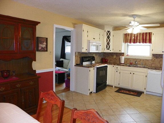 4th image of 102 Bernard Ct