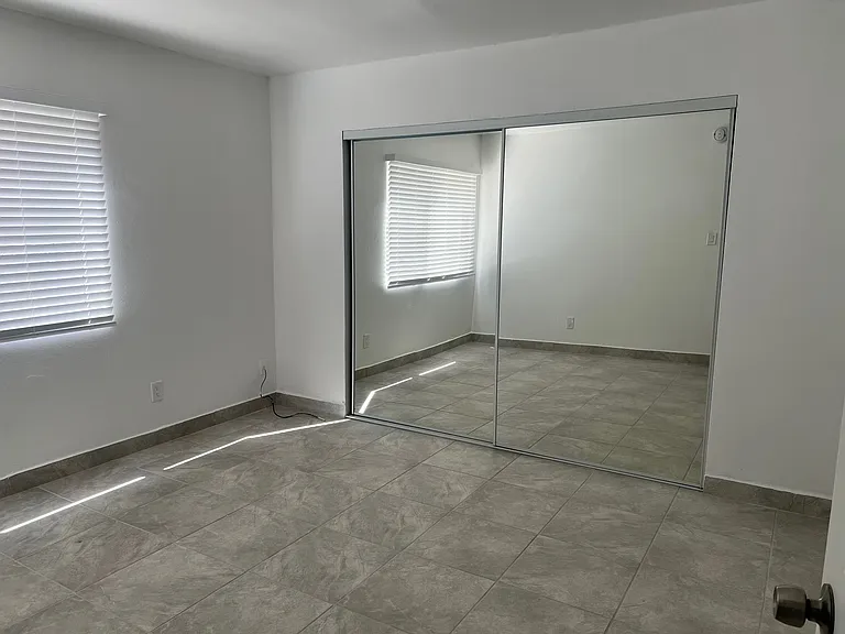 15848 Saticoy St #6 — Photo 5