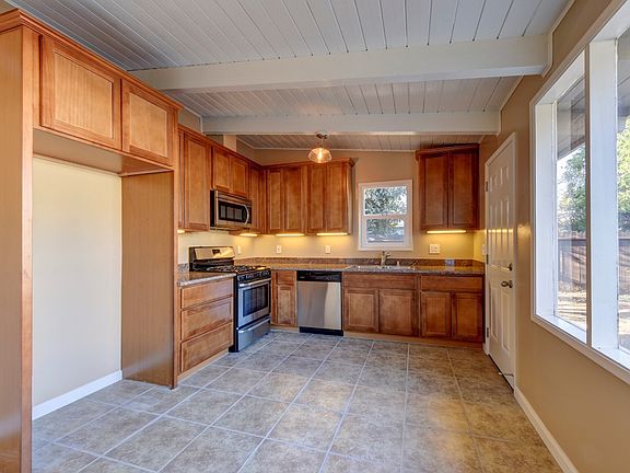 4th image of 430 Dutchess Ln