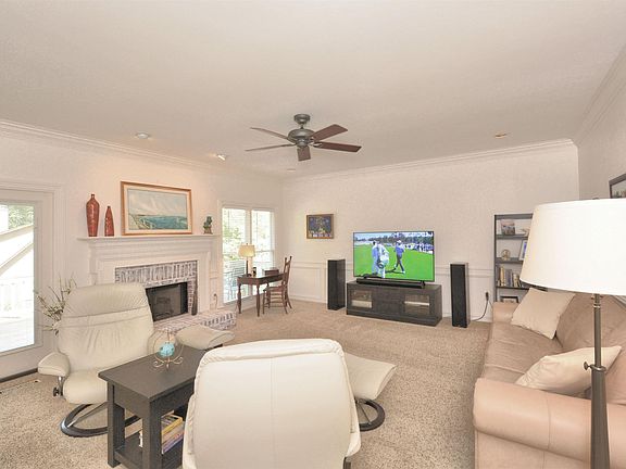 5th image of 1800 Southpointe Cir