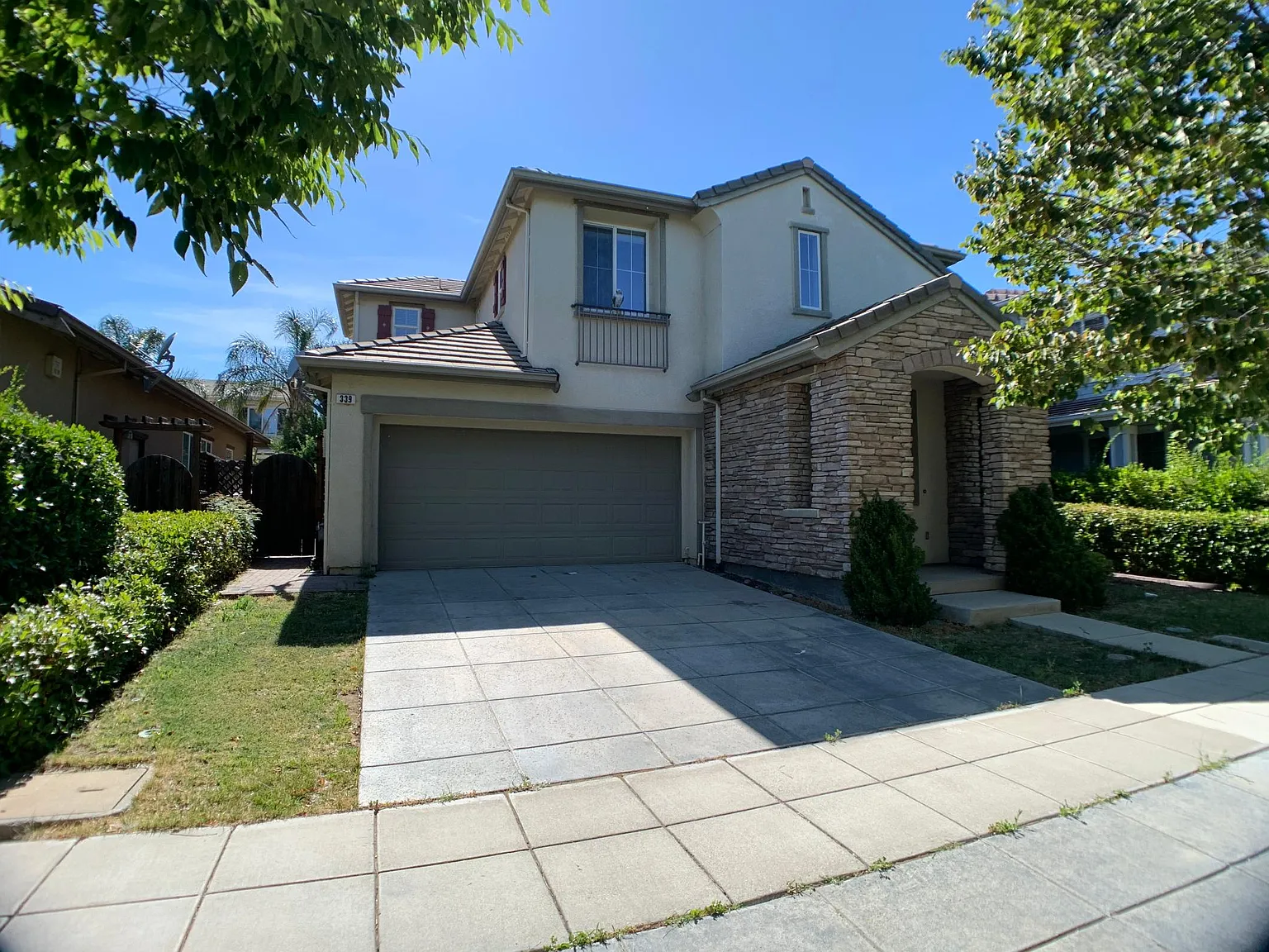 3 bed, 2.5 bath, 1932 sqft, $3,180 — Photo 1