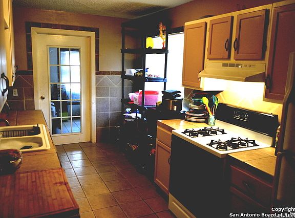 2nd image of 402 Saratoga Dr