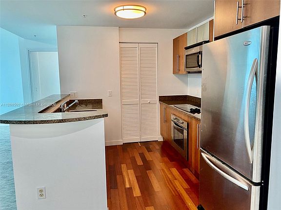 3rd image of 300 S Biscayne Blvd #32