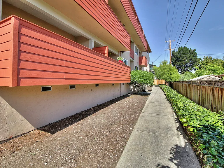 The Californian Apartments — Photo 14
