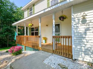 9808 Pin Oak Dr, Interlochen, MI 49643