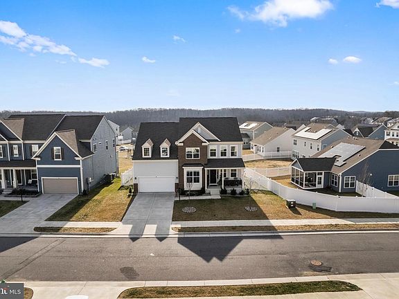 4th image of 225 Lehigh Dr