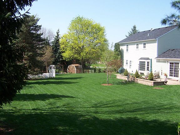 Huge fenced yard