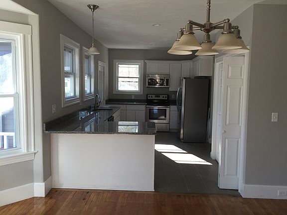 3rd image of 731 Park St