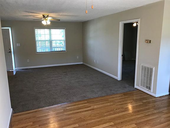 4th image of 105 Willow Creek Dr