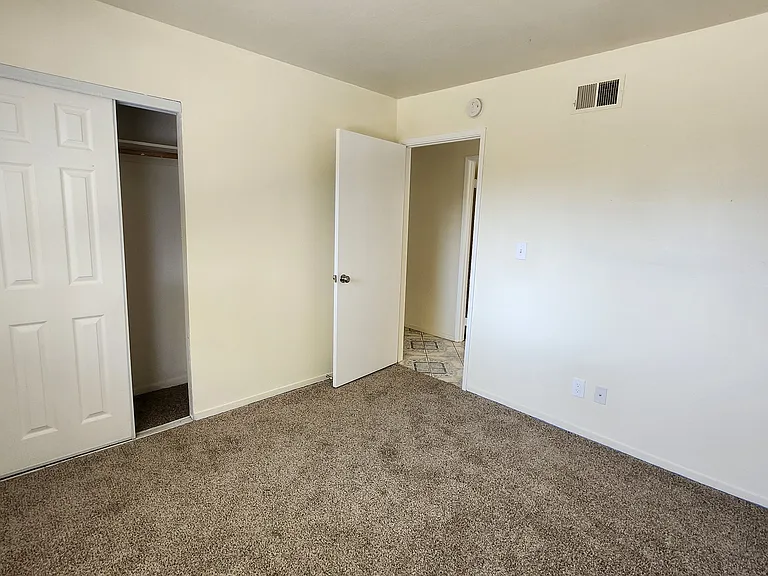 1509 E Oak Ave — Photo 8