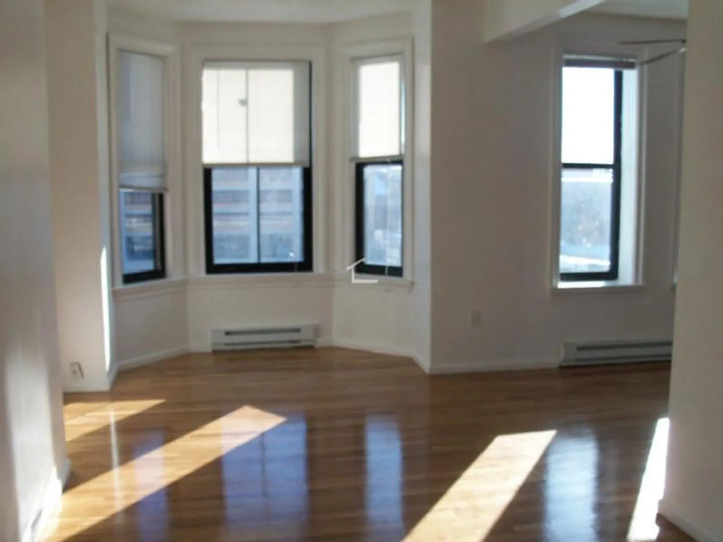 3 bed in Bay Village — Photo 4