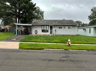 60 Gamewood Rd, Levittown, PA 19057