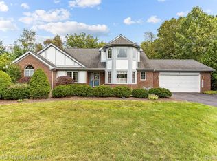 13081 Cove Ridge Dr, South Lyon, MI 48178